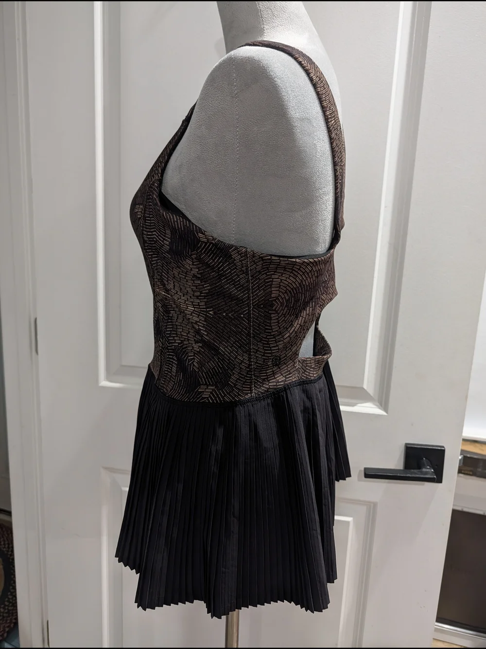 Lululemon Medium Black Pleated Tank Top Built In Sports Bra Athletic Workout Top